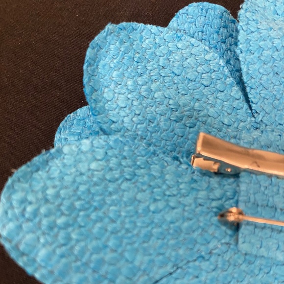 Turquoise Linen Full Blossom Flower Brooch - Picture 7 of 7